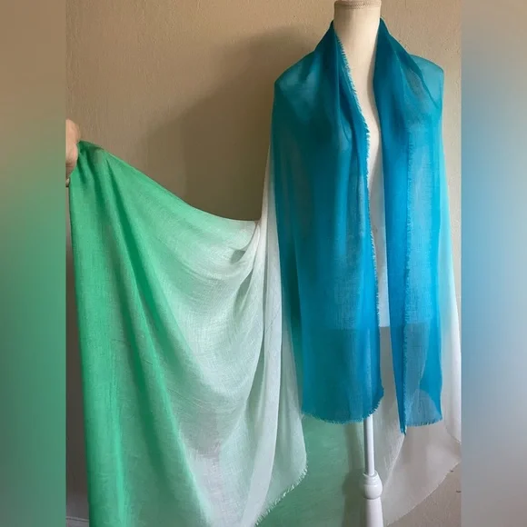 Blue, white and green wrap - Picture 5 of 11